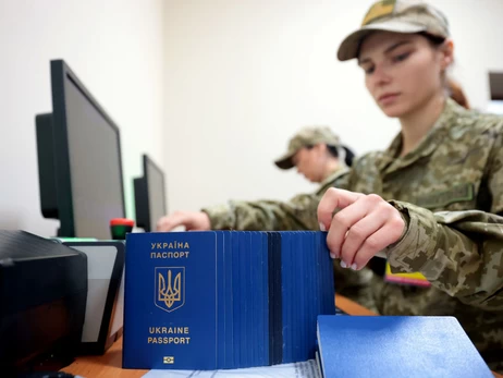 Проблемы с выездом за рубеж: «продленные» паспорта аннулированы, а на границах ЕС — цифровой хаос