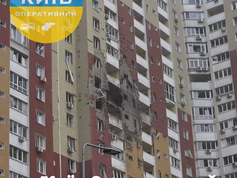 Россия утром снова ударила по Киеву - дрон влетел в 18-этажку на Виноградаре