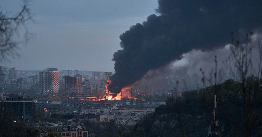 Серед загиблих у Києві — охоронці автосалону, які вийшли на зміну за годину до атаки РФ