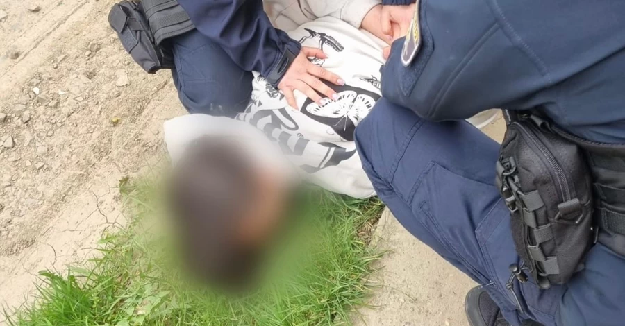 На Закарпатье девятиклассник во время урока устроил стрельбу и ранил ученика