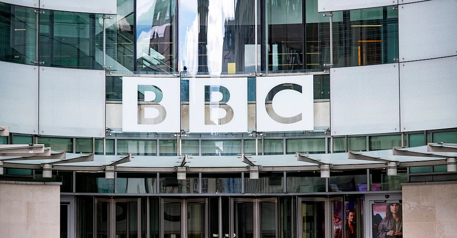 «Голодные игры» в «Би-би-си»: медиакорпорация планирует уволить 2000 сотрудников