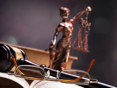 Колишній віцепрем'єр, митник та топ-менеджерка 