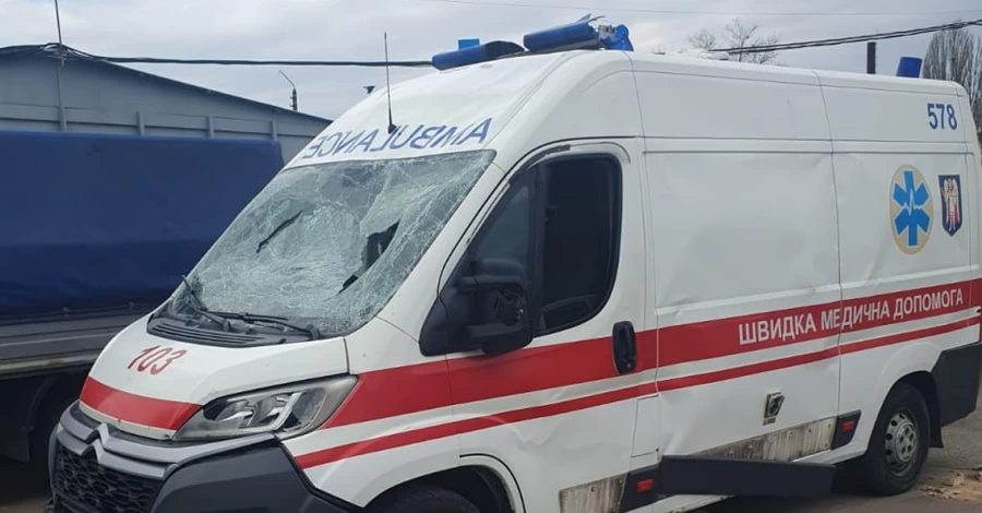 У Києві під час повторної атаки РФ постраждали медики, які працювали за викликом