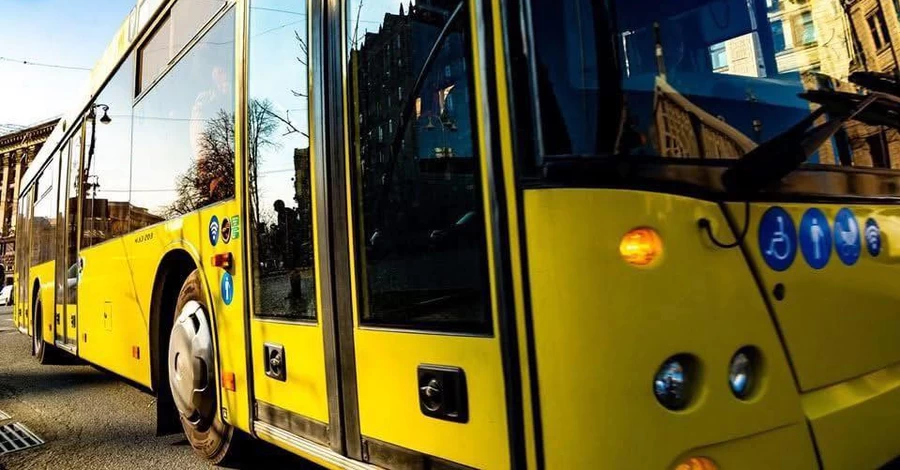 У Києві на поминальні дні організують додаткові маршрути до міських кладовищ