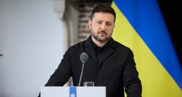 Переводчик Зеленского в Нидерландах забыл отключить микрофон и попал в конфуз