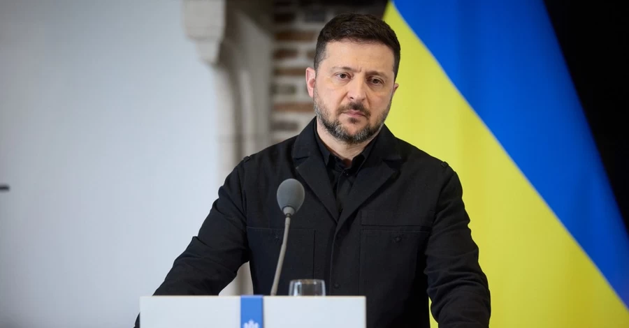 Переводчик Зеленского в Нидерландах забыл отключить микрофон и попал в конфуз