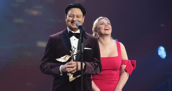 Камалия и Мохаммад Захур позировали на YUNA вместе с 12-летними дочерьми