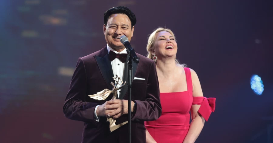 Камалия и Мохаммад Захур позировали на YUNA вместе с 12-летними дочерьми