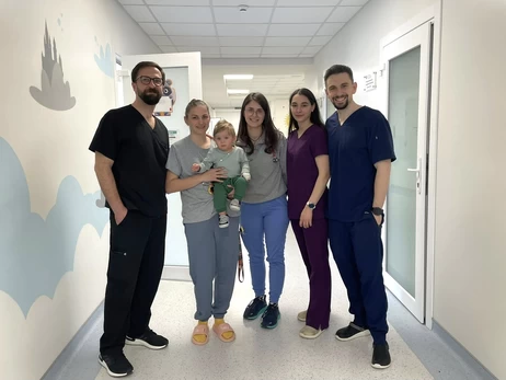 Во Львове провели уникальную операцию ребенку с редким пороком сердца и зеркальными органами