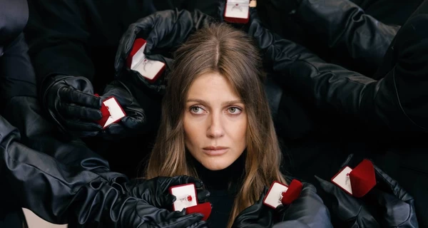 Прем'єри тижня: Кажанна пустила сльозку, а KOLA стала нареченою Дракули