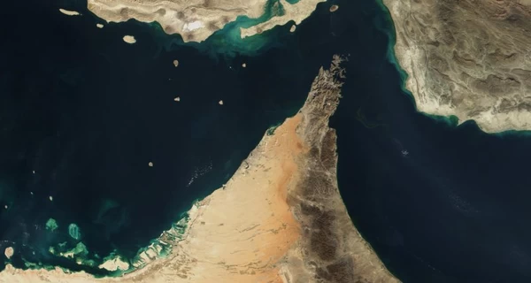 Иран начал обстреливать корабли, которые пытались пройти через Ормузский пролив