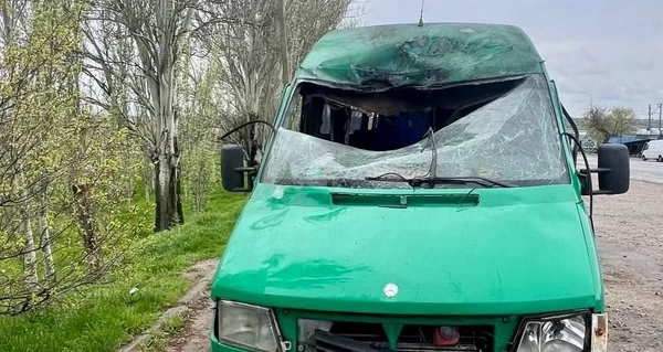 Россияне атаковали дроном рейсовый автобус на Днепропетровщине, есть раненые