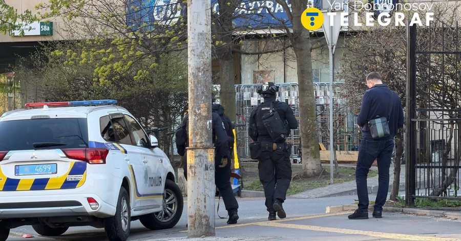 В Киеве мужчина устроил стрельбу - есть информация о заложниках, полиция работает на месте