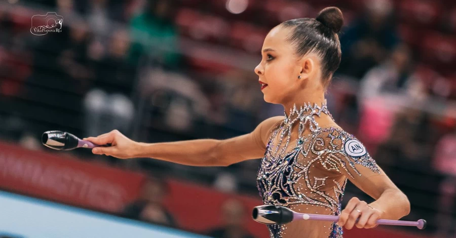 Російська гімнастка знову привернула до себе увагу на церемонії нагородження за участі українки 