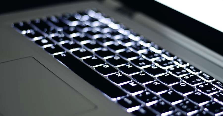 Шахраї запустили фейкові розсилки від імені керівника ОП на тлі заяв про повернення українців