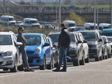 Влітку для легкових авто на кордоні почне працювати система