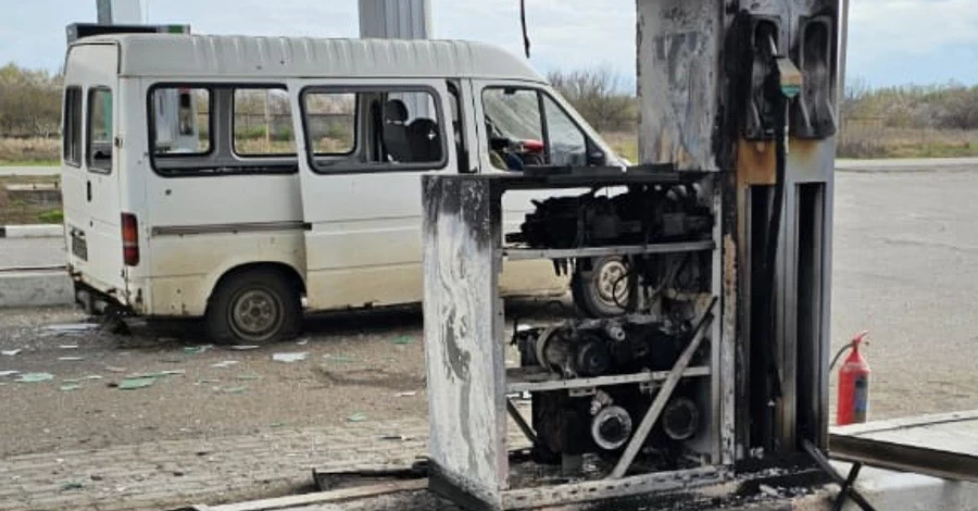 Росіяни вдарили по АЗС у Харківській області - зайнялася пожежа, є поранені 