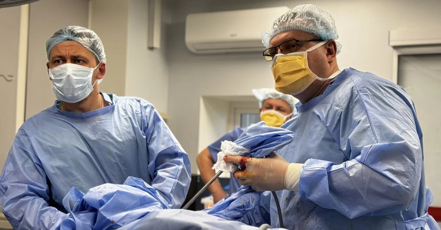 Визирнув з балкона подивитися, куди летить 