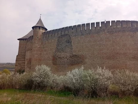 Директор заповідника «Хотинська фортеця»: Обвалення стіни серйозніше, ніж здається на фото 