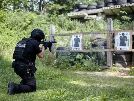 Патрульні та зброя: що можуть застосовувати поліцейські проти злочинців і в яких випадках