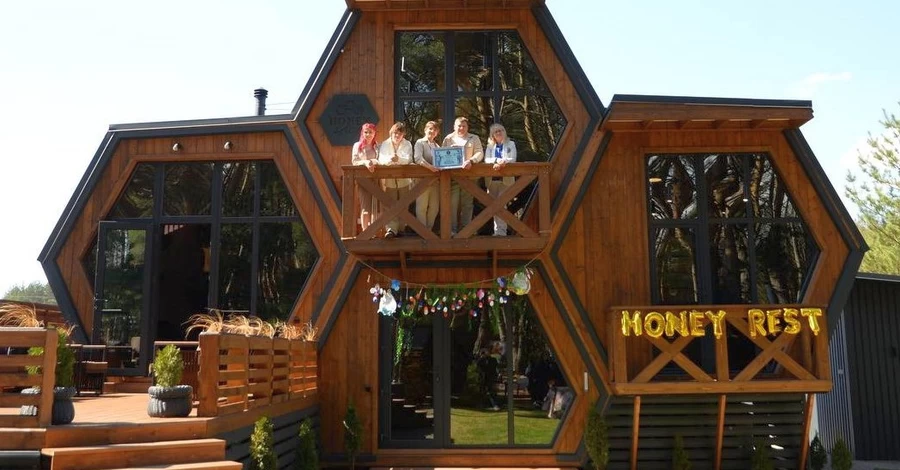 Бджоли у шоці: будинок-соти для відпочинку потрапив до Книги рекордів України