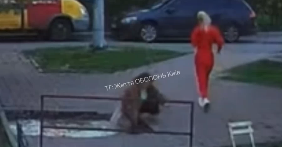 В Киеве на Оболони женщина упала в яму с кипятком, - соцсети