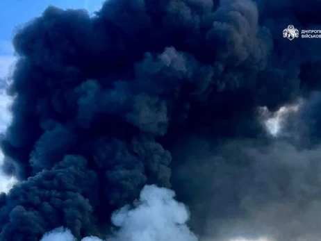 Днепр под масированной атакой более 10 часов - россияне ударили по АЗС