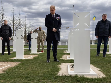 Принц Гарри, прибывший в Киев, почтил память погибших украинских воинов