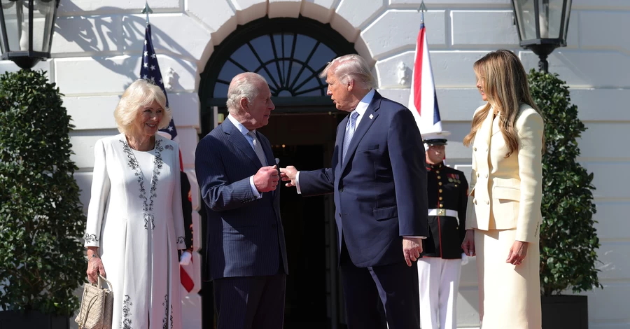 «Битва рукопожатий»: Король Чарльз не дал Дональду Трампу доминировать во время встречи