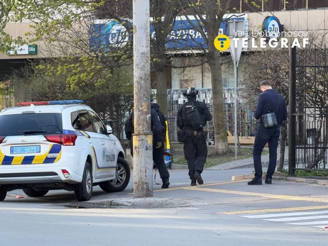 У поліції розповіли, що робити покроково батькам з дітьми, якщо побачили на вулиці людину зі зброєю
