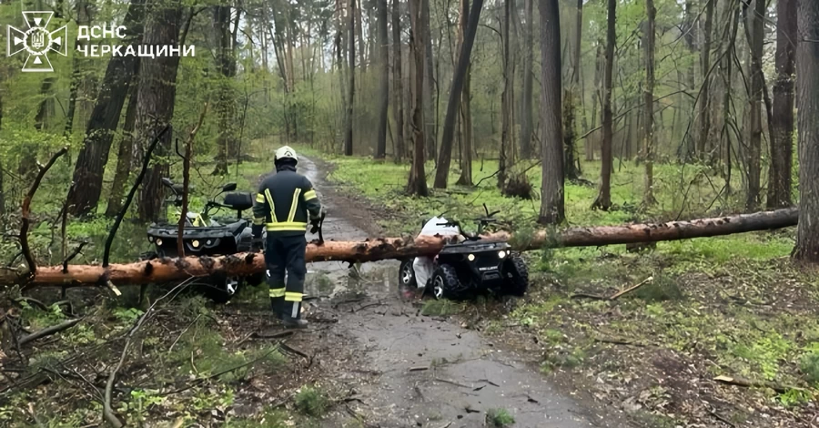 Из-за непогоды в Украине уже погибли два человека