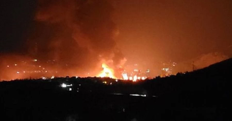 В Туапсе знову лунали вибухи, горить НПЗ і порт