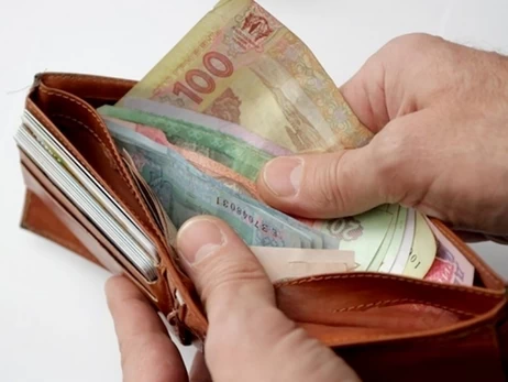 Мінімальна зарплата в Україні: більше грошей чи новий удар по гаманцю