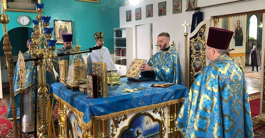 Церква має бути в ТikТоk і ФБ: ексмузикант тепер читає Службу Божу у прифронтовому храмі