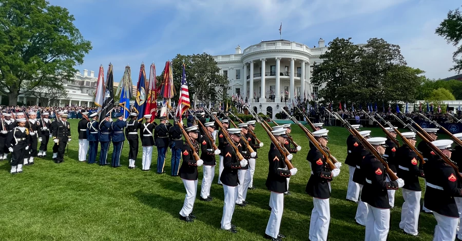 Трамп влаштував у Білому домі військовий парад на честь короля Великобританії Чарльза ІІІ
