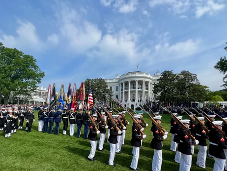 Трамп влаштував у Білому домі військовий парад на честь короля Великобританії Чарльза ІІІ