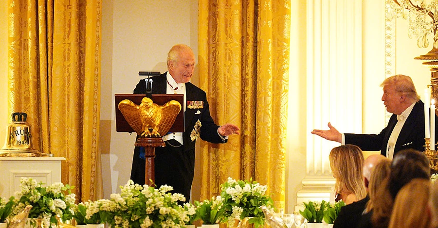 Колокол, планы стола Resolute и письмо Адамса – Чарльз III и Трамп обменялись символическими подарками