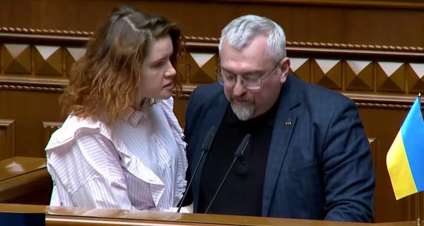 Безуглая напала на своего коллегу Федиенко во время его выступления в Раде