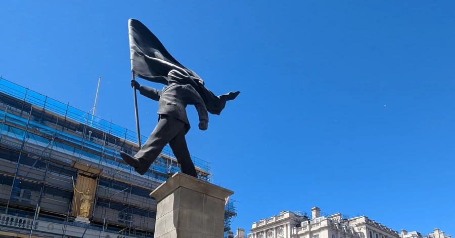 Осліплений прапором: у центрі Лондона з'явилася статуя у стилі Бенксі та за підписом художника