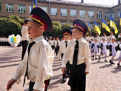 Не місце для розмов про смерть: як говорити з дітьми про війну на шкільних святах