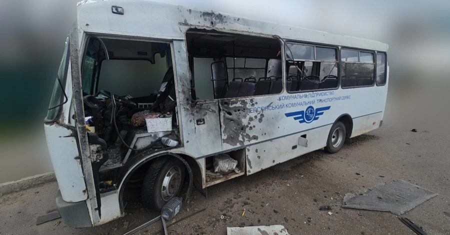 Війська РФ другий за день атакували автобус у Херсоні, є поранені 