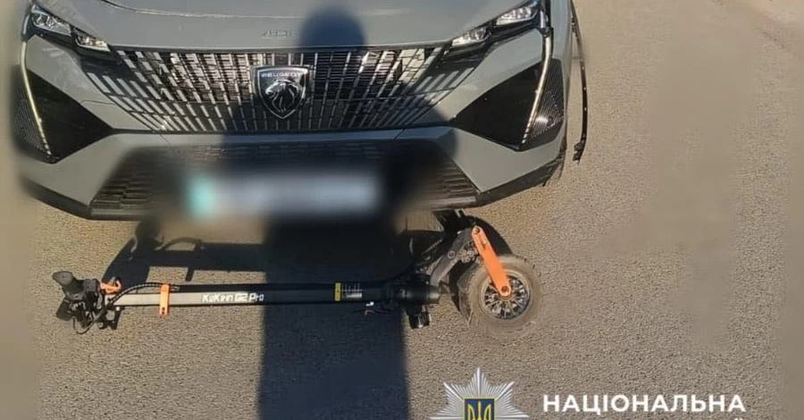 На Київщині авто збило двох дітей на електросамокаті, один хлопчик загинув