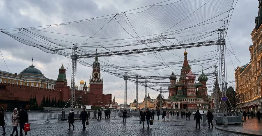 Журналисты прошлись по Красной площади — антидроновой сетки там нет