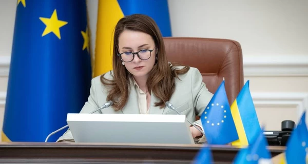 Кабмін зняв заборону на виїзд за кордон для частини жінок-чиновників