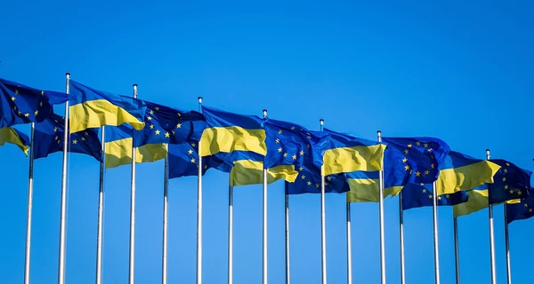 Київ хоче отримати дані про українців в ЄС для планування їхнього повернення