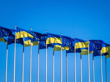 Київ хоче отримати дані про українців в ЄС для планування їхнього повернення