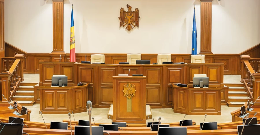 В молдавском парламенте ограничили использование русского языка 