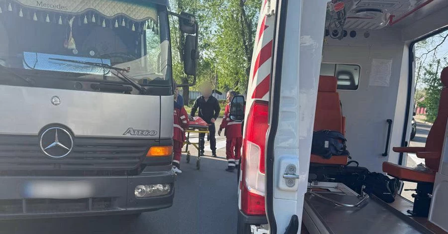 В больнице Ирпеня умерла 8-летняя девочка, которую утром сбил грузовик