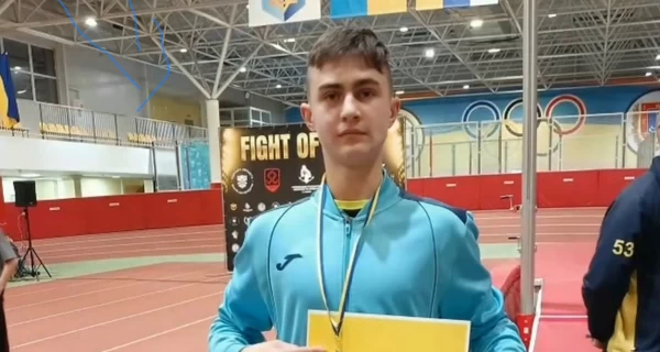 13-летний украинец установил мировой рекорд по прыжкам с шестом - 4,40 метра
