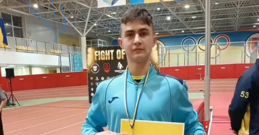 13-річний українець встановив світовий рекорд зі стрибків з жердиною - 4,40 метри
